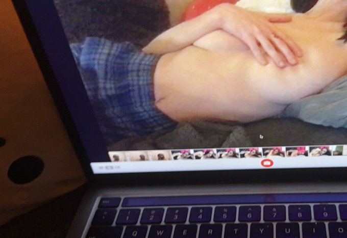 3 pic. just messing around with my laptop https://t.co/YnghhmOwn5