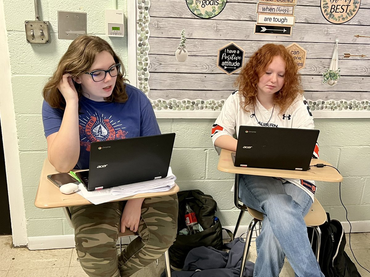 AmyLack1's tweet image. My computer science students learned about creating websites by participating in a paired programming activity. #nextlevel #computerscience #pairedprogramming @codeorg @WoodvilleHS @JCBOEal