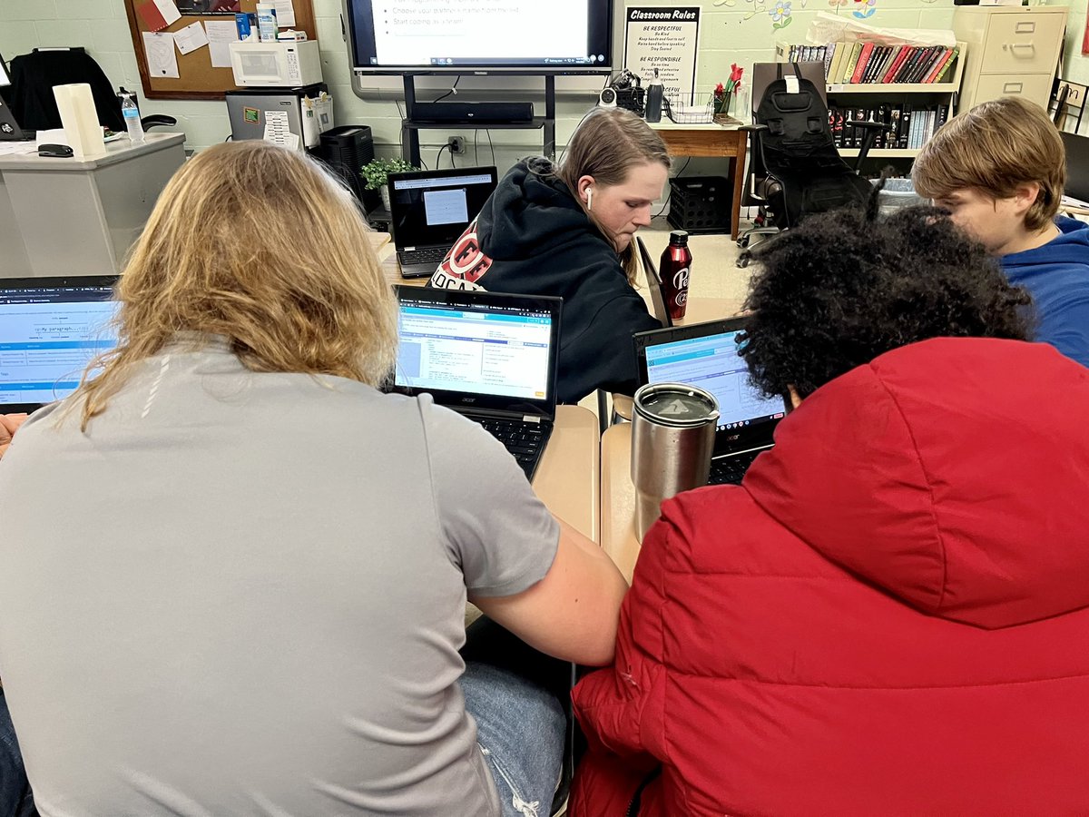 AmyLack1's tweet image. My computer science students learned about creating websites by participating in a paired programming activity. #nextlevel #computerscience #pairedprogramming @codeorg @WoodvilleHS @JCBOEal
