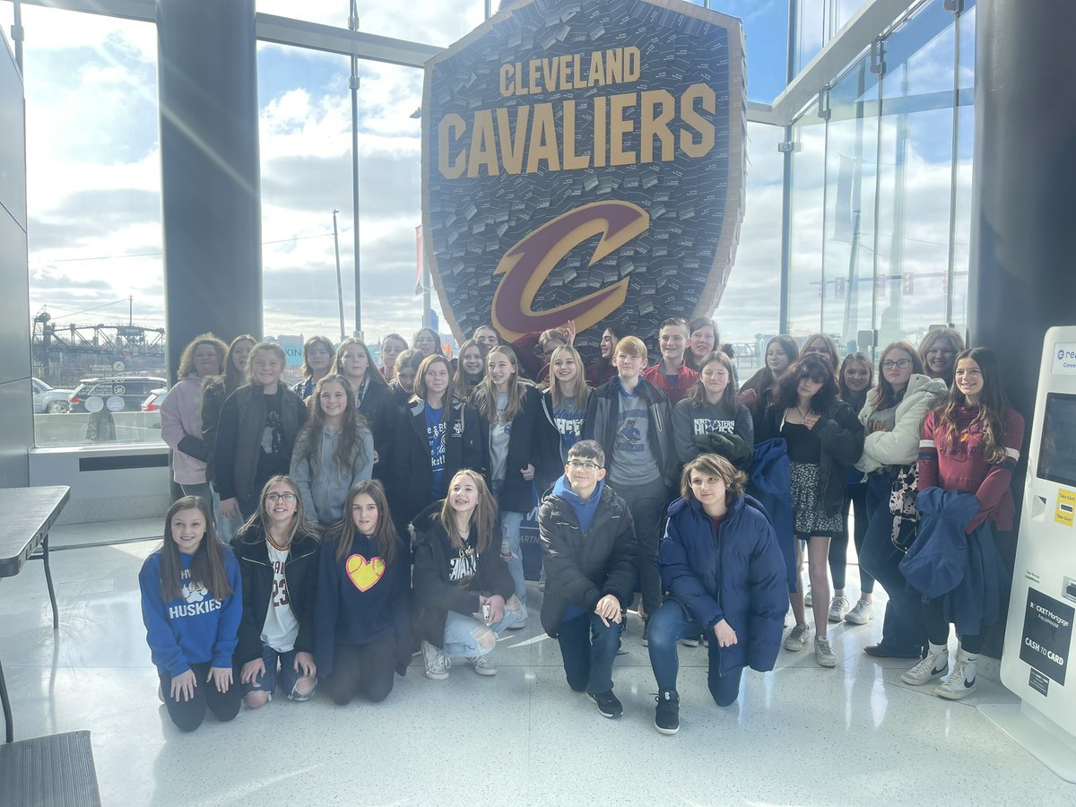 JSpence10's tweet photo. Northwestern Middle School #pridepack is here and ready to #LetEmKnow in #TheLand https://t.co/zrEuVCauBK