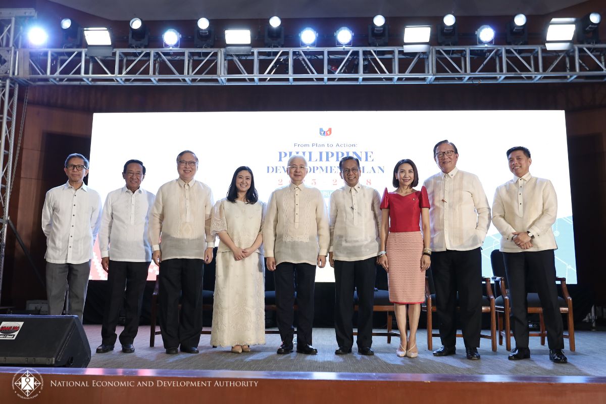 DEPDevgovph's tweet photo. ๐๐ ๐๐๐๐๐๐: ๐
๐ซ๐จ๐ฆ ๐๐ฅ๐๐ง ๐ญ๐จ ๐๐๐ญ๐ข๐จ๐ง: ๐๐ก๐ข๐ฅ๐ข๐ฉ๐ฉ๐ข๐ง๐ ๐๐๐ฏ๐๐ฅ๐จ๐ฉ๐ฆ๐๐ง๐ญ ๐๐ฅ๐๐ง (๐๐๐) ๐๐๐๐-๐๐๐๐ ๐
๐จ๐ซ๐ฎ๐ฆ
Watch the Forum: https://t.co/uPu0FDE1Oa
Read more: https://t.co/orB4NA433I
#PDP20232028
#AmBisyonNatin2040
#PatuloyNaPagsulong https://t.co/C1L784CXid