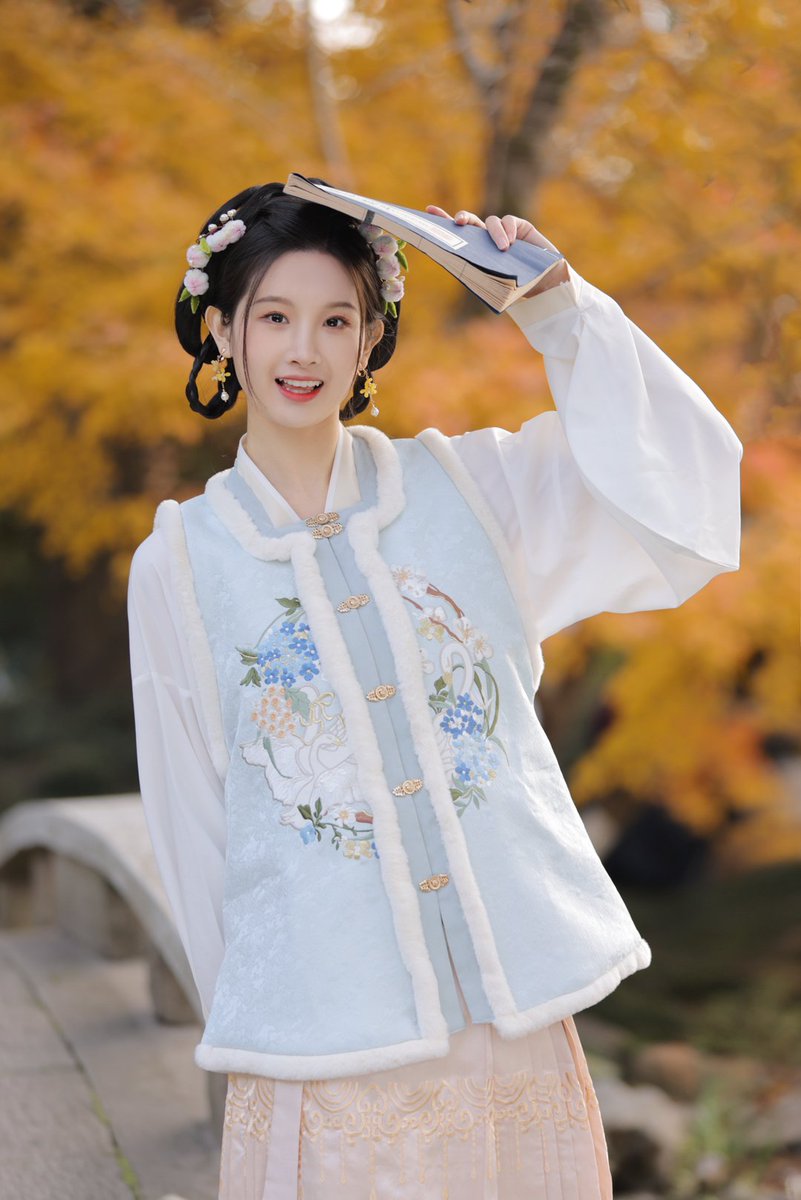 zhubuchen01's tweet photo. 读书三两卷，行路万万年 https://t.co/SwKvRZiVu4