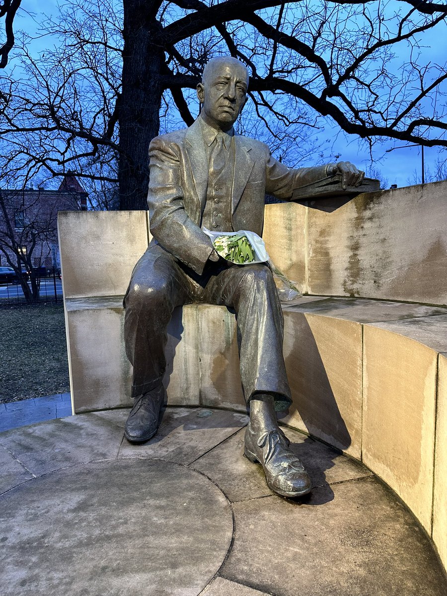 CasesinVirginia's tweet image. Someone left flowers for Carter G. Woodson. Perfect way to set off #BlackHistoryMonth  We need a a win.
