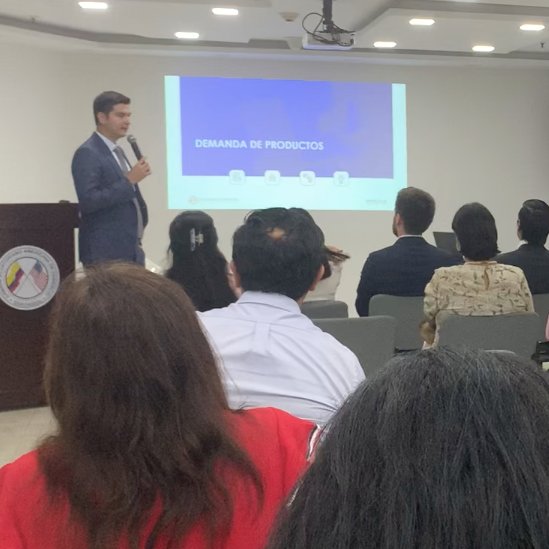 amchamgye's tweet image. #amchamday
Nuestra segunda conferencia 
Oportunidades Comerciales con #EEUU impartida por @JoseJavierHD  de @InteliusBI contó con la presencia de nuestra presidenta @ChairAmchamGYE y miembros de #amchamgye 

@josepileggi  @alexiaalcivar @edithvillavic