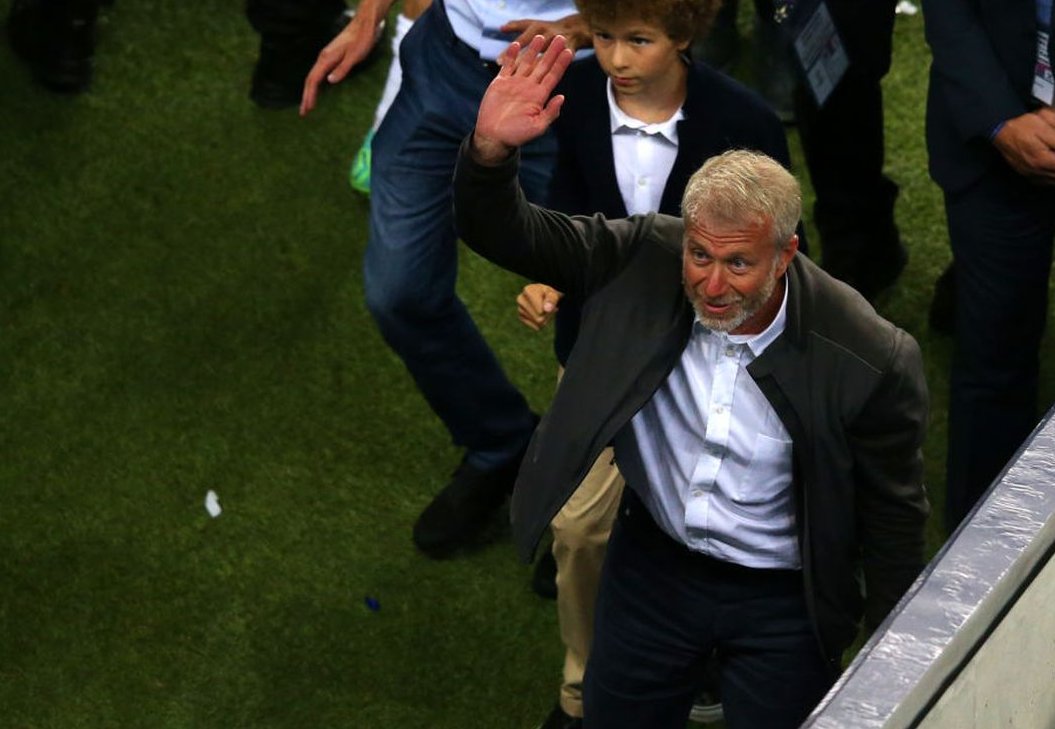 Tanpanya,  semua ini gak akan mungkin terjadi. 
Dia pergi meninggalkan klub tanpa hutang, sehingga pemilik baru dapat memulai lagi dari awal dan meneruskan cita-citanya. 

Kita tidak akan pernah melupakan kontribusinya untuk Chelsea.

Terima Kasih Roman, Blues Forever💙