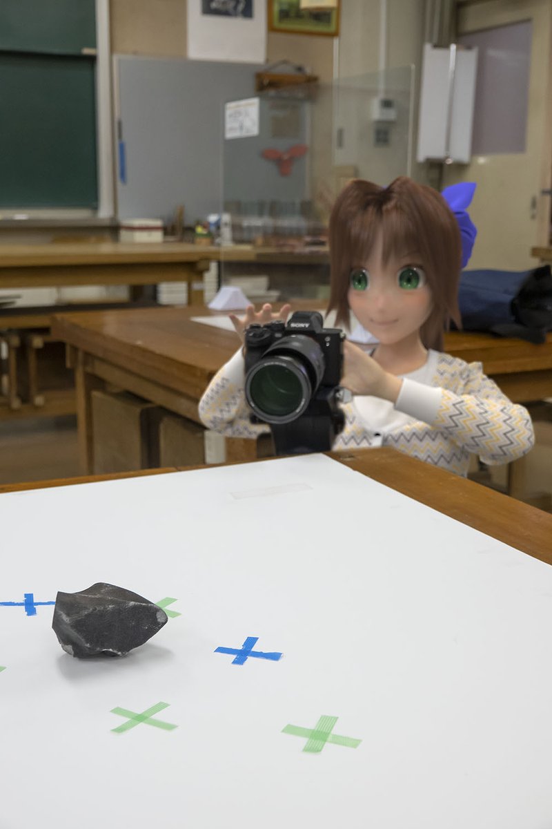 zozi009's tweet image. 広島いん石ARを作りました。
広島市のこども文化科学館に展示されている、20年前に広島に落ちた隕石をスマホで手軽に見れます。
写真から3Ｄデータを作るフォトグラメトリという技術を使用しています。
写真は隕石を撮影するななみさん。200枚以上撮影した。
pyonta.city.hiroshima.jp/blog/pages/num…

#zozi制作