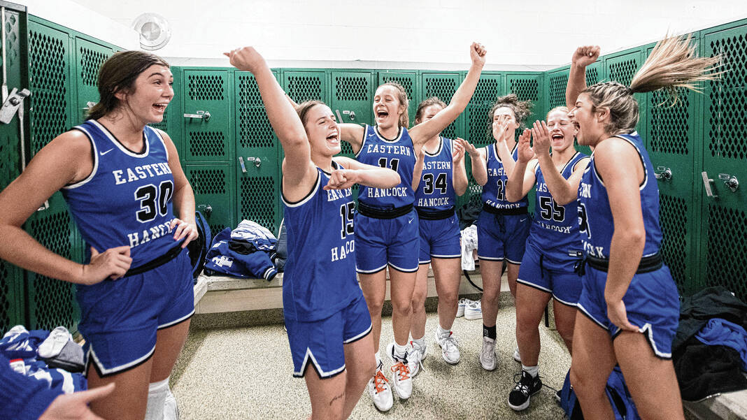 GreenfieldDR's tweet photo. A Ruby Tuesday: White has big night in Royals sectional win at Triton Central https://t.co/ZPKmdtsEL7 https://t.co/LdMbzVxOSE
