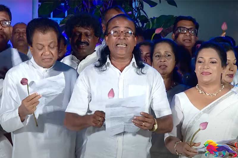 SLPPDumbster's tweet photo. OMG 😱 striking similarities 🌷🧭
#slpp #npp #twosidesofsamecoin
එදා… අද… https://t.co/PARkHXwQgt