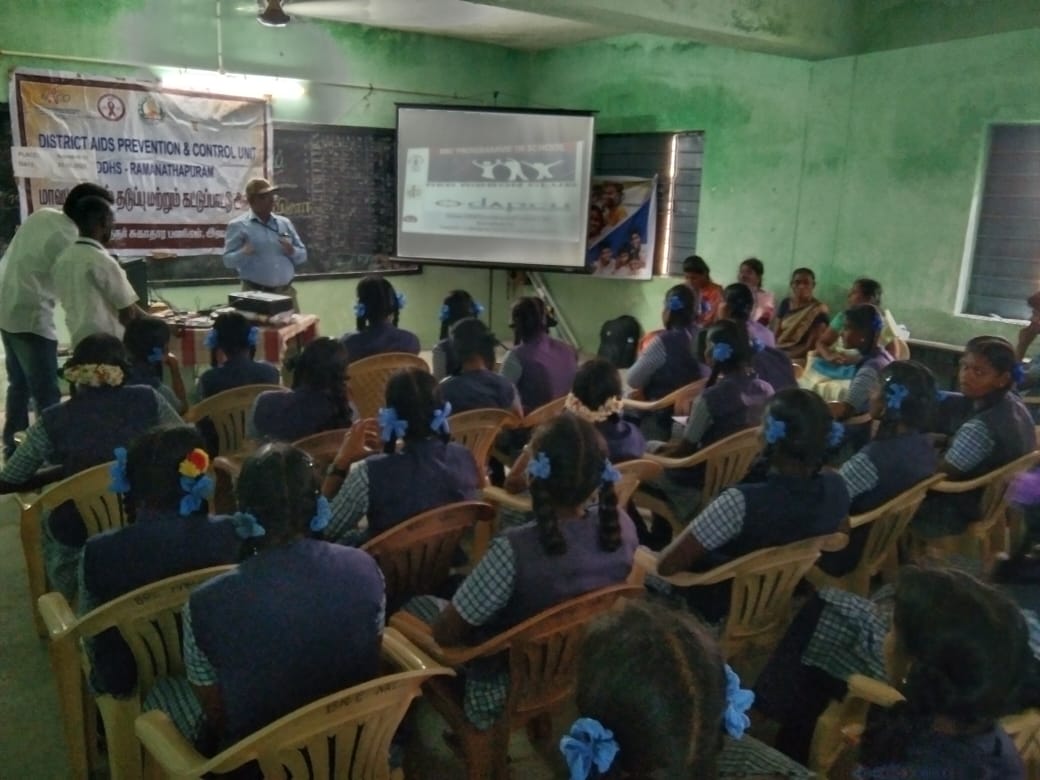 tansacs's tweet photo. TANSACS organized the Life Skill Education activities among the students of Government schools, 9th &11th classes in Dindigul, Madurai & Ramnad districts.
#DAPCU
#ComprehensiveKnowledge
#LSEPprogram
#1097
@NACOINDIA
@JyotikaCheema https://t.co/PfJZqnfl2O