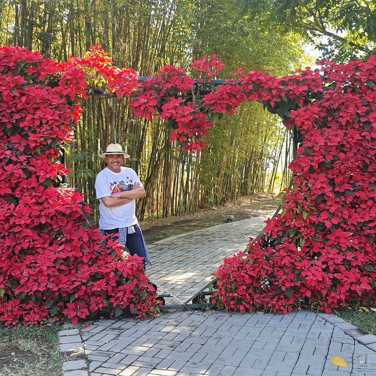 yeyo_horan's tweet photo. Hay besos que en los labios dejan huellas como un campo de sol entre dos hielos.
– Gabriela Mistral
#MilVidas #AsiEsElAmor #SomosDos #AbrazameMuyFuerteAmor #HastaQueMeOlvides #SiTuSupieras #NuevaFotoDePerfil2023 #Tehuixtla #Morelos https://t.co/WIbUCvNRT5