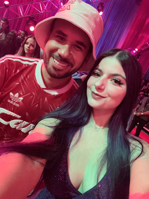 Que gustazo conocerteee 🙌✨ @werevertumorro https://t.co/Gg9dnebGon<a class="tags" target="_blank" title="On Twitter" href="/?out=eyJ0eXAiOiJKV1QiLCJhbGciOiJIUzUxMiJ9.eyJpYXQiOjE3MjAyMzQ1OTUsImlzcyI6InR3cG9ybnN0YXJzLmNvbSIsIm5iZiI6MTcyMDIzNDU5NSwiZXhwIjoxNzUxNzcwNTk1LCJyZWRpcmVjdF91cmwiOiJodHRwczovL3R3aXR0ZXIuY29tL3dlcmV2ZXJ0dW1vcnJvIn0.1VxLXfGCQD95PQ6W-IBXFxONBqfn_BX73QE4Y75U47ehEgGWR5z8BAxpvRWDyi3wpWWE4MNLp4uVyDG908_hjQ">@werevertumorro</a><a href="/tag/valorantmasters"class="tags"><span>#valorantmasters</span></a>