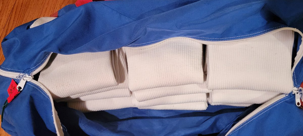 mrobin032009's tweet photo. It was practice jerseys the other day... tonight was Game Sox.
#TeamLaundry
Washed them extra long. 
Matching them back up... not fun at all.
#HockeyLife
#GoalieMom
#StateOfHockey https://t.co/fC6Z3CuDKW
