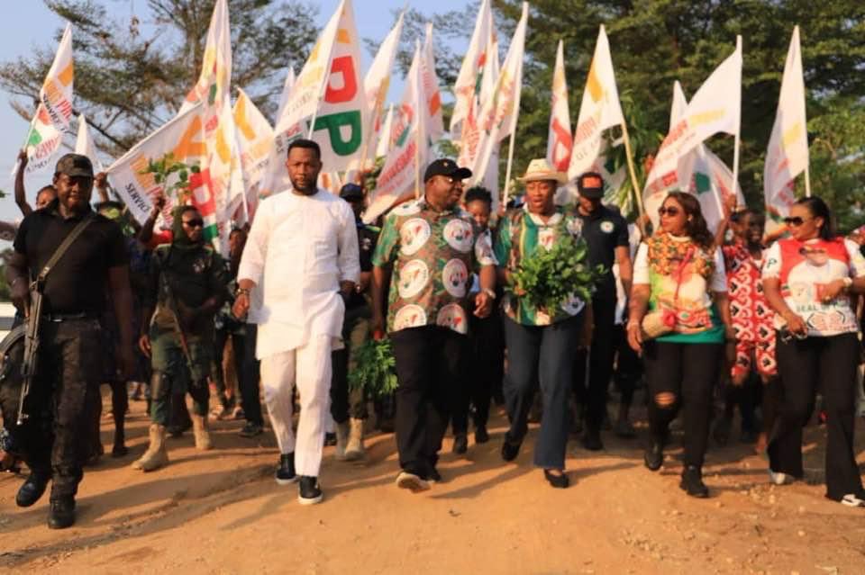 YPPAKS's tweet photo. Thank you Uruan Inyang Atakpo for receiving and supporting YPP today during our Govship ward to ward campaigns . We feel your pains of neglect and promise to make you happy and exceed your expectations from May 29,2023 . Sen oba @YPPNational @SenatorOba https://t.co/kLlhuP8kum