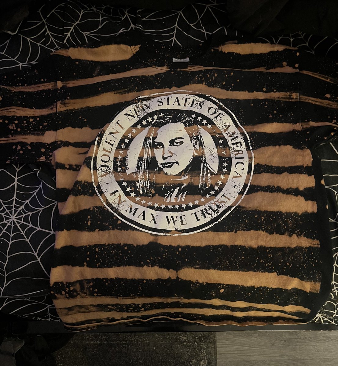 MaxGreenShop's tweet photo. New shirts coming to the shop.
Also flannels are bleached. I wanna show you all so bad but I gotta wait till I’m done w/the stitching. But you guys are gonna LOVE THEM! Can’t wait to drop this new stuff along with the necklaces &amp; bracelets. Black/white/silver/gold is the theme https://t.co/vQWz31eU2e