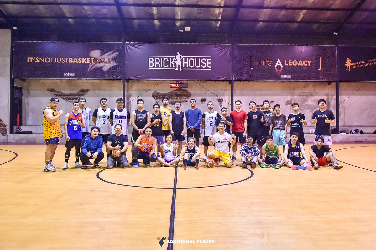 MI_Dunk_'s tweet photo. MI Dunkers in action! 🔥
Kalian yg ingin ikut gabung @milanistiorid Basketball setiap Sabtu jam 7-9 malam di Brickhouse Kalibata, bisa WhatsApp Kak Imam 089658666571 atau DM akun ini 📲
#MilanistiIndonesia #Basketball #MainBasket #ForzaMilan #SempreMilan https://t.co/8NC6x6YQ9F