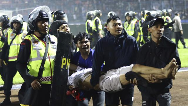 sweepergunung's tweet photo. @AremafcOfficial sekedar mengingatkan tragedi kelam https://t.co/F7GWcBYIIA