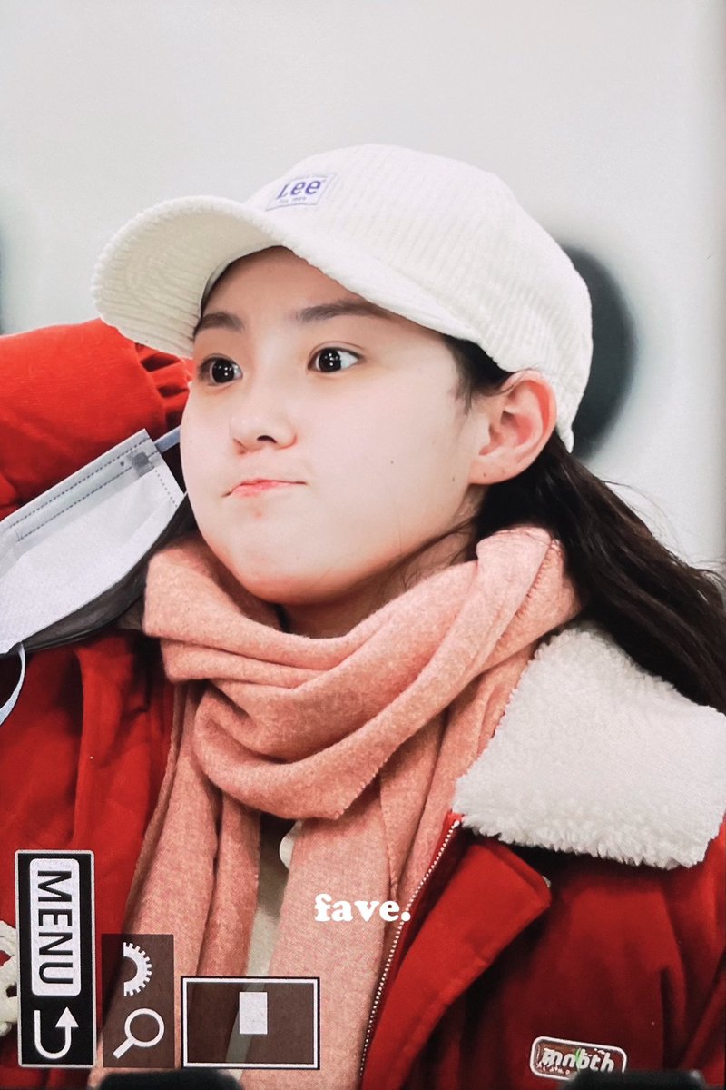 chaehyun_bby's tweet photo. kim chaehyun having the visuals that… tops the most https://t.co/vs4UiSUPa9