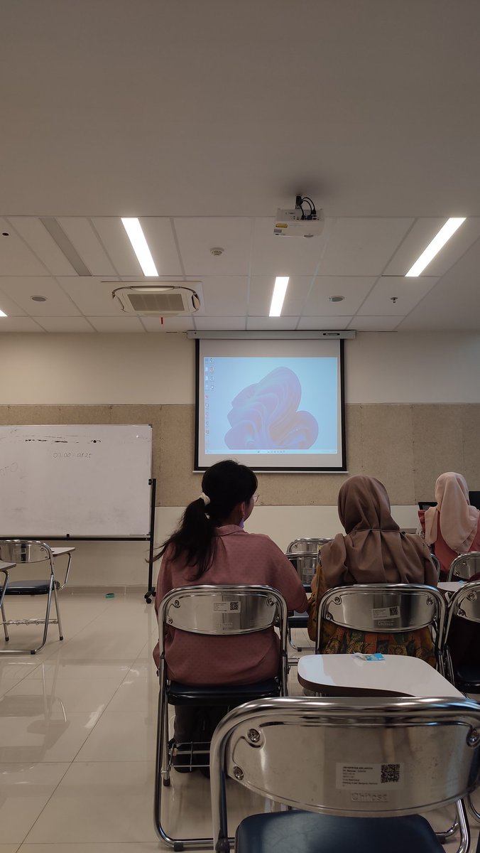 studleei's tweet image. ga bioskop :(