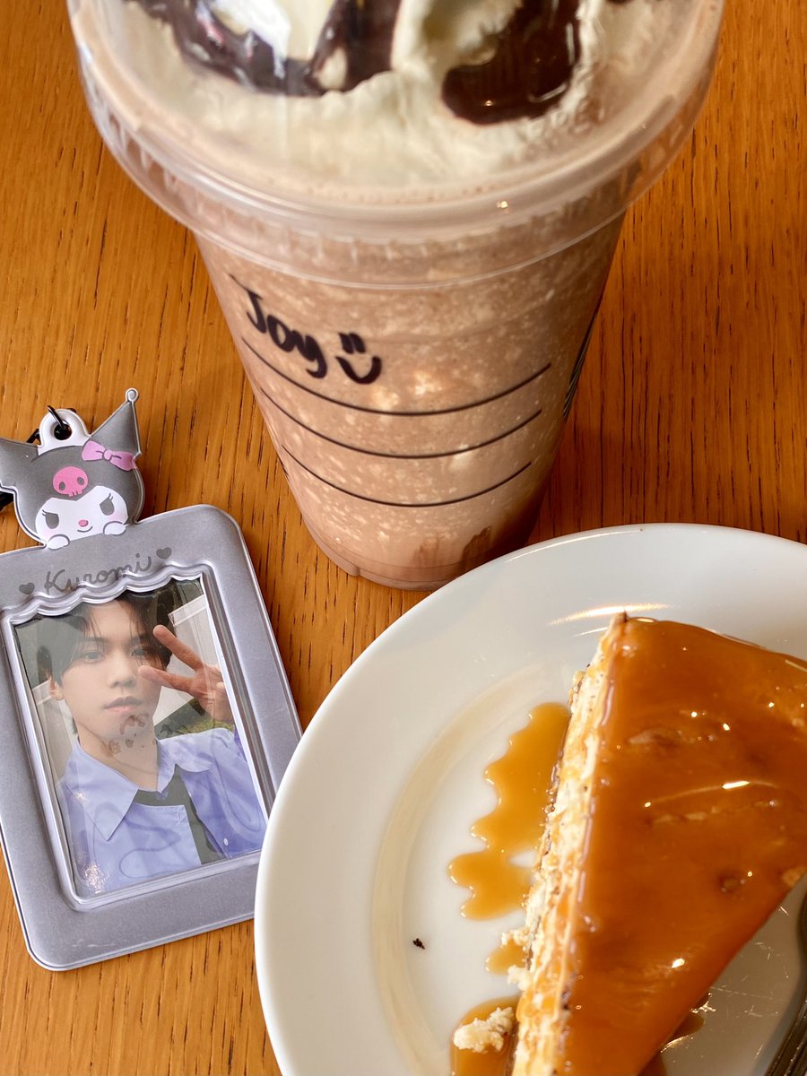 jg199321's tweet photo. Early Valentine's ❤️💜 date w/ my #차리 #Chacky #Chaki Lovess ü 🥰🥰 #Eunwoo #Rocky @offclASTRO 💜 https://t.co/pEvLEofz5f