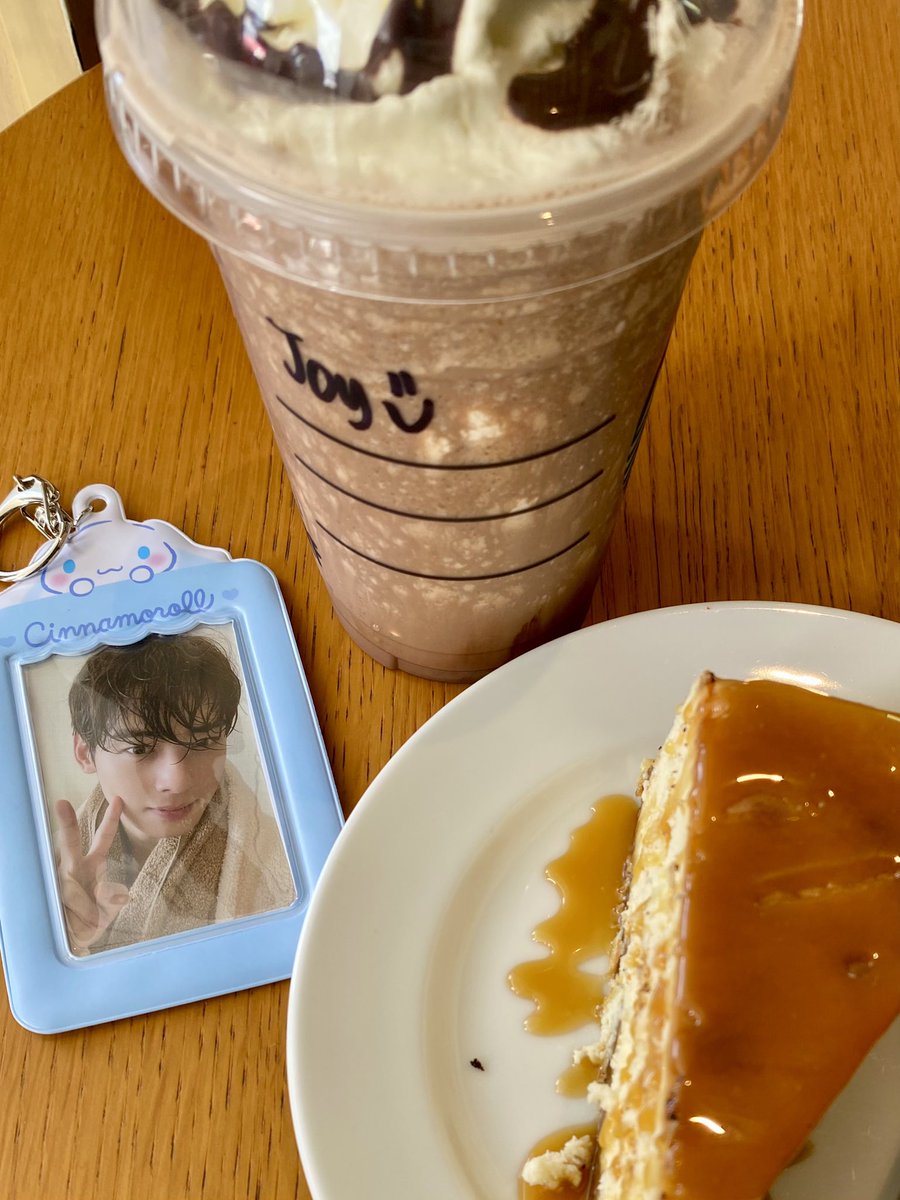 jg199321's tweet photo. Early Valentine's ❤️💜 date w/ my #차리 #Chacky #Chaki Lovess ü 🥰🥰 #Eunwoo #Rocky @offclASTRO 💜 https://t.co/pEvLEofz5f
