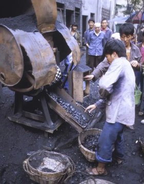 jamesShalaby's tweet photo. 1985年的重庆(1/3) https://t.co/wSJQePPk9u
