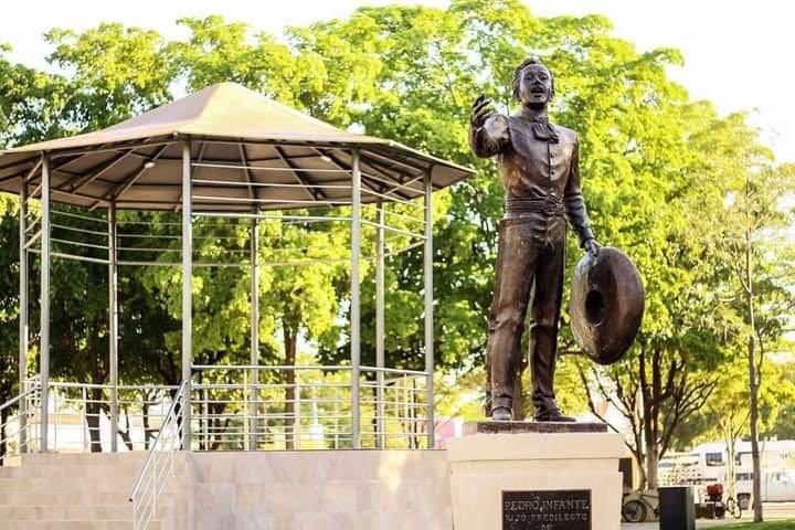sinaloa_sectur's tweet photo. ¡Vamos a Guamuchil!

La orgullosa tierra del ídolo Pedro Infante, donde podrás encontrar un museo en su honor, después podrás pasear por la presa y probar la gastronomía del lugar y no olvides tomarte la foto en las letras.

#SinaloaLatePorSuGente
#VisitSinaloa https://t.co/TiOiuHhOJo