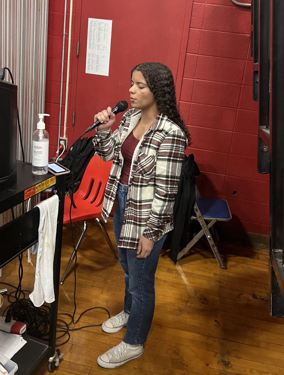 Ferocious Basketball tonight as Milford hosted OA; MHS grabbed a solid Home “W” vs persistent HOCK Rival!$! Great live national anthem sung by Camilla, RAWK ON!$!🥳💪🏀🇺🇸 🎶 @jcotlin @MilfordSchools @MHSBoosters2 <a href="/Chappy8611/">Bill Chaplin (He/Him/His)</a> <a href="/LauriePinto5/">Laurie Pinto</a> <a href="/HawkNationAT/">Ashley Desko</a>