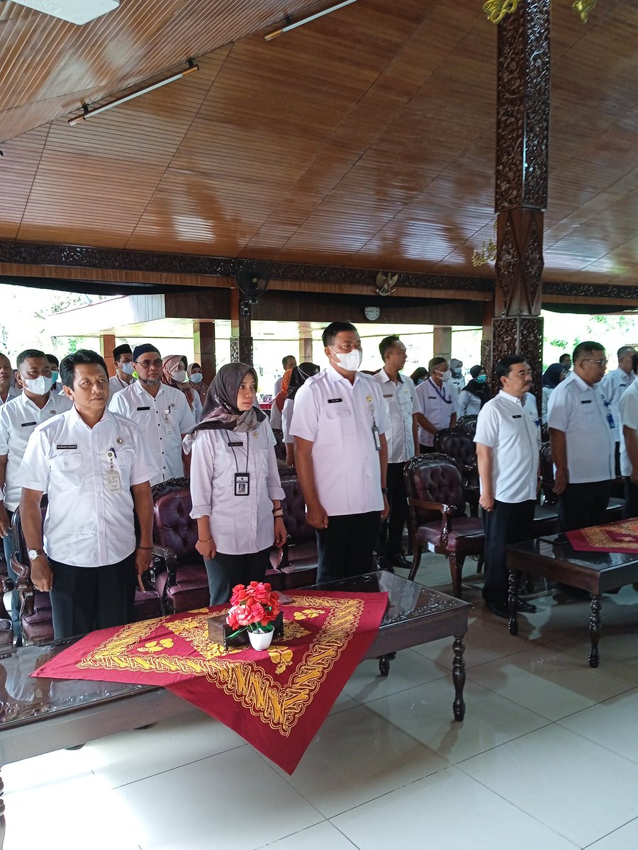 BkdBlora's tweet photo. Mengawali bulan Februari dengan penyegaran birokrasi. Bupati Blora melakukan mutasi pejabat administrator dan pejabat pengawas. Selamat dan sukses. Terus maju Bloraku https://t.co/zWnVc9KCX4