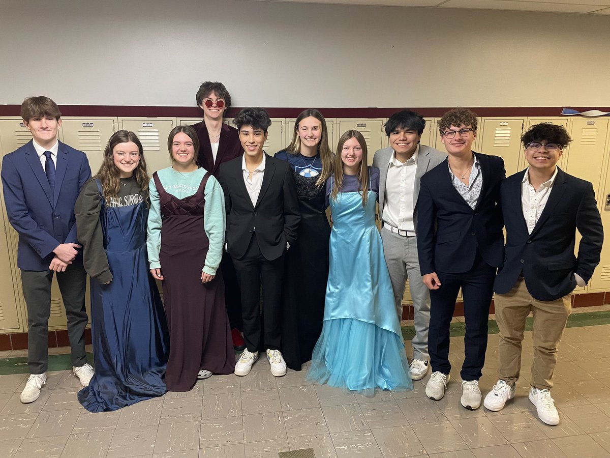 lafacatholic's tweet photo. Hey, young alumni (classes ending in ‘20 👀) check out our seniors on spirit day today for #CSW23! Help us reach our Day of Giving 100% participation goal at https://t.co/sVOEfSe3WC. Even $5 makes a difference! #LCSSDayofGiving https://t.co/Gsc3szDf47