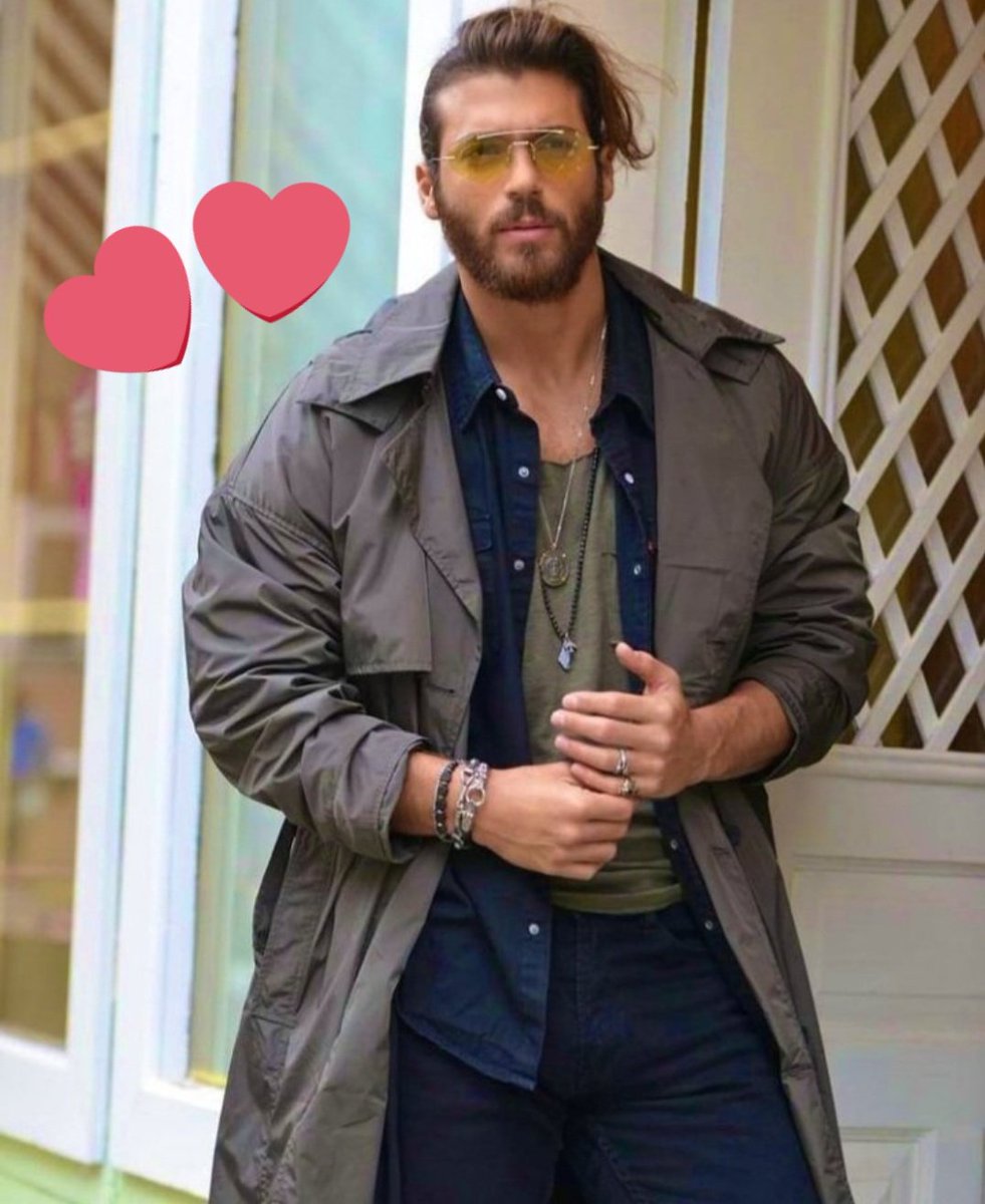 @yoraliz @cy_california Yes he is sweetie!!!
 I know you are going to be watching and enjoying 
Can Divit again wish I could also.
#SoñarContigo WapaTV
#CanYaman