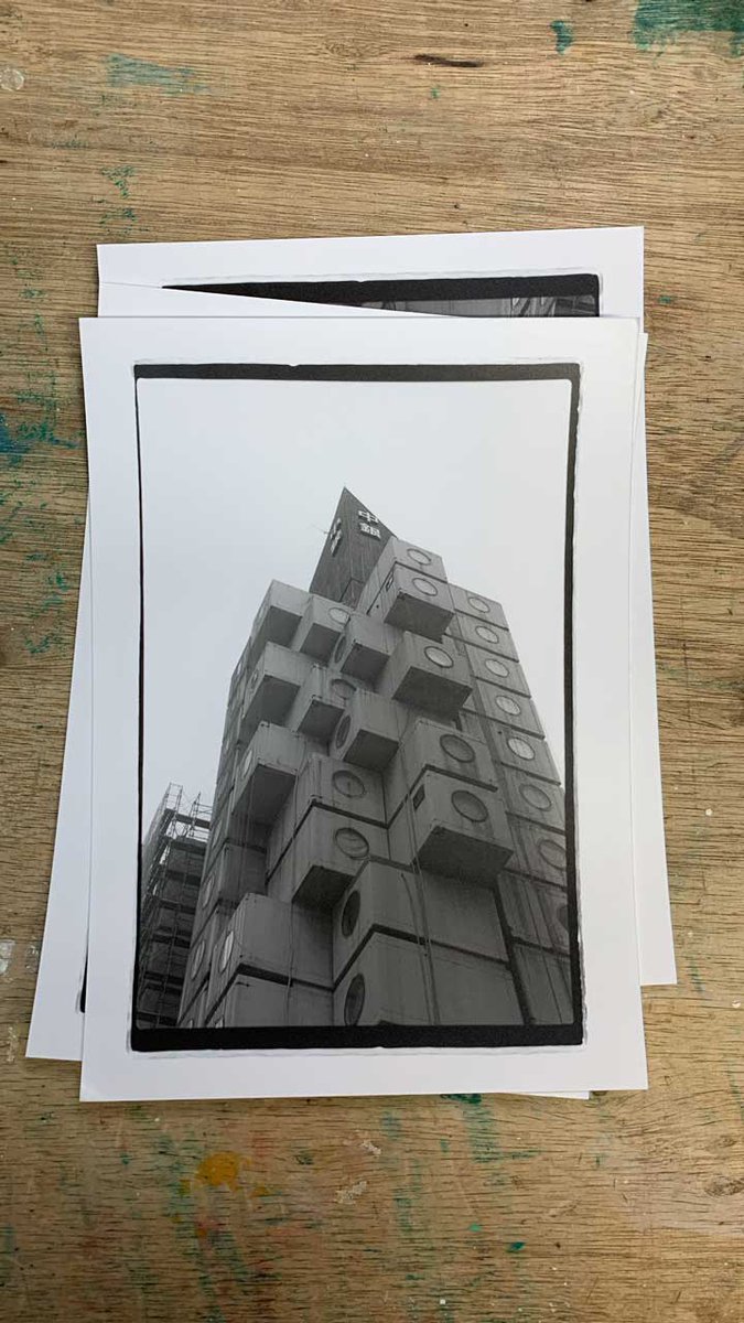 umekotoboku's tweet photo. 中銀カプセルタワービルの写真をプリントしてた。
とりあえず今日はRCペーパー。
そのうちFBでプリントする。
5222で撮影したネガの方がAcrosより楽だね。
Leica MP + APO-SUMMICRON-M F2/50mm ASPH. / Eastman Double-X 5222
#kodak #自家現像 #filmphotography #xtol #中銀カプセルタワービル https://t.co/0DtsIRoY7d