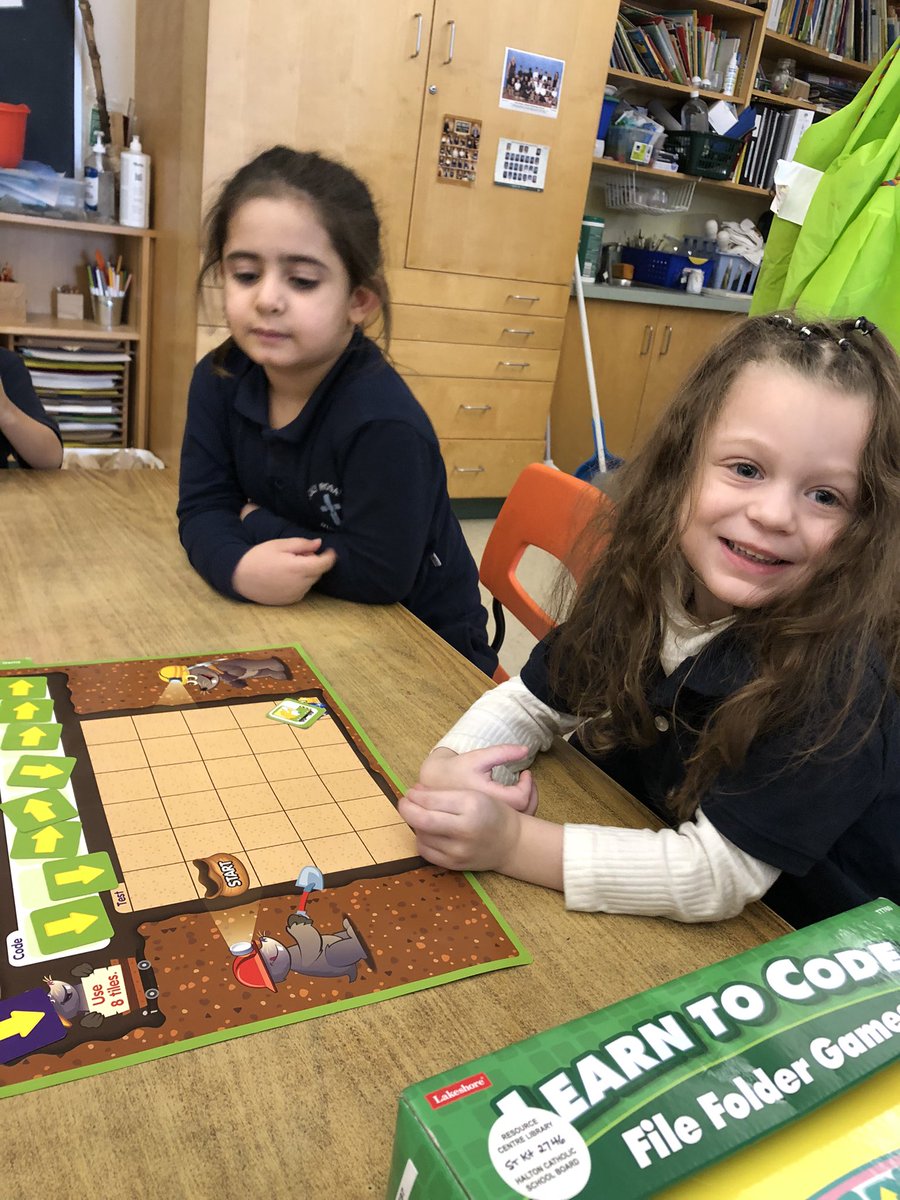 MsWilsonhrb's tweet photo. Beginner coding #inquiry #takingonchallenges #makingaplan #innovators #hcdbk #resourcecenter @HRBurlington @kindie101 https://t.co/AlAw4cBb9g