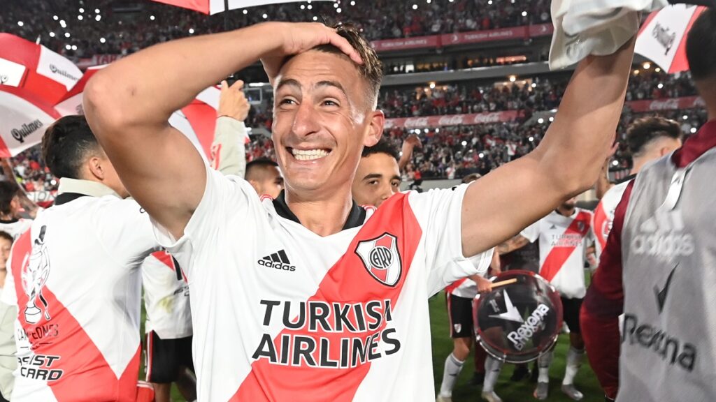 nanogede's tweet photo. Braian Romero viendo que su mano a mano errado vs Vélez terminó con Argentina campeón del Mundo y River recibiendo 52 millones de euros por Enzo Fernández https://t.co/q6zGlUrrkF
