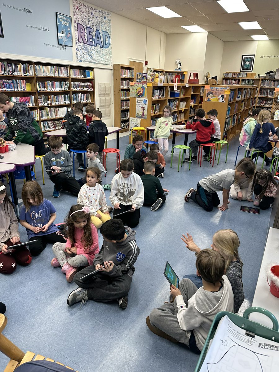 WeissKrissy's tweet photo. K-M got some help with #kodable from 4-P in media today. They even got to read a story with their buddy. So much fun! @kodable https://t.co/tVXExCjR0U