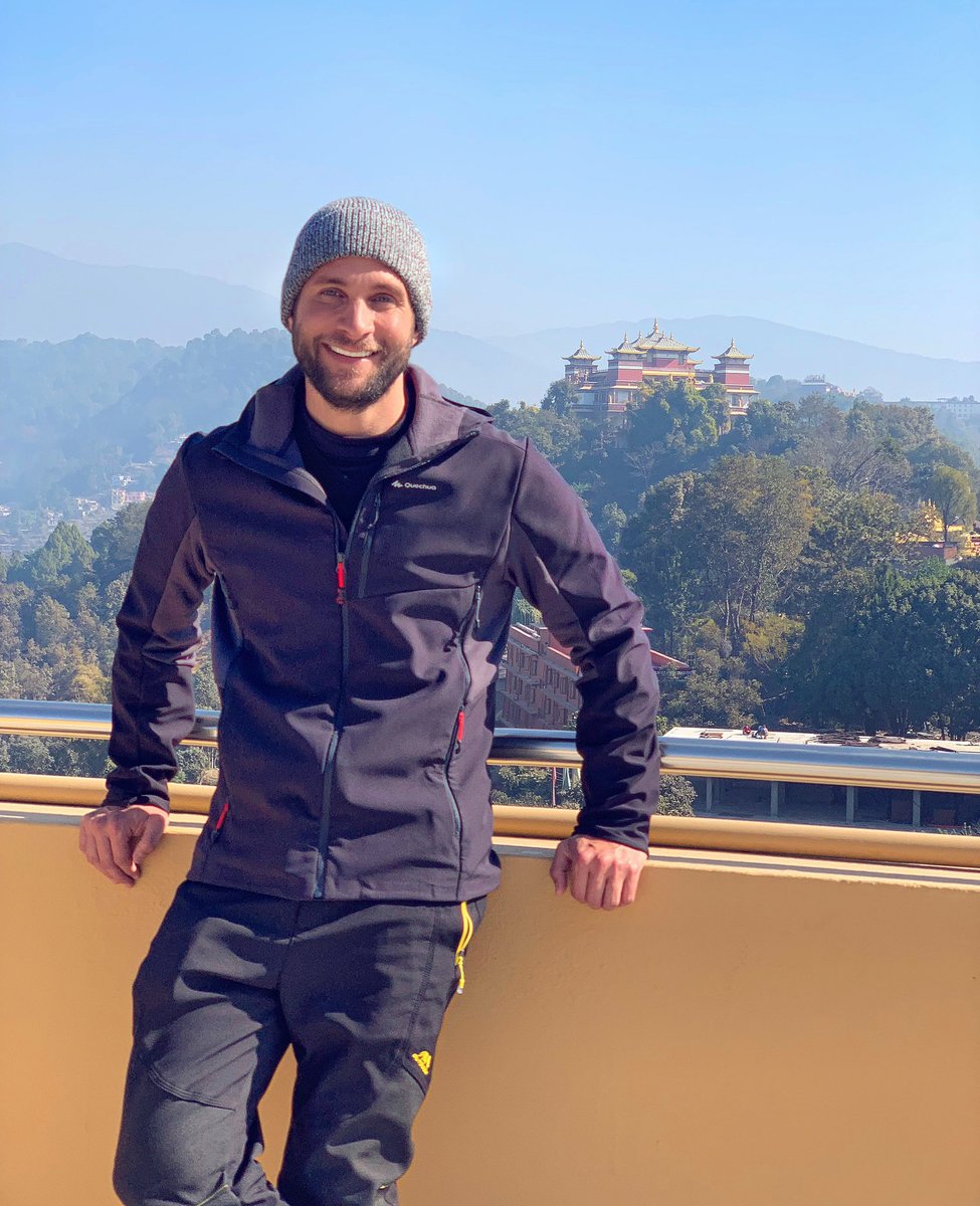 pacodemaria's tweet photo. ¿Para que escribir una frase cuando mi expresión lo dice todo? 🧘🏼♂️ 😃 😆 🇳🇵
•
•
•
#Nepal #KopanMonastery #TravelTheWorld #KnowYourMind #Retreat #MexicanTraveler https://t.co/vLVgM3fezV