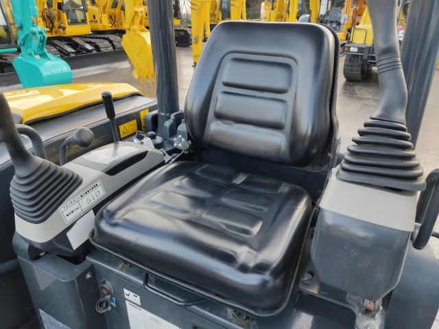 tokuworld7980's tweet photo. こんにちは！

本日のご案内機械！[BE2615]
https://t.co/BH3KQ5BXEP
#0.15m3 #ミニユンボ #PC40MR-3 #コマツ

#トクワールド #中古 #重機 #建機 #愛知県 #春日井市
#バックホー #重機買取 #ユンボ買取 #建機買取 #解体  #工事 #道路 #ミニショベル #ユンボ #はたらくくるま #重機好き #クレーン付き https://t.co/XvGyU6JIJN