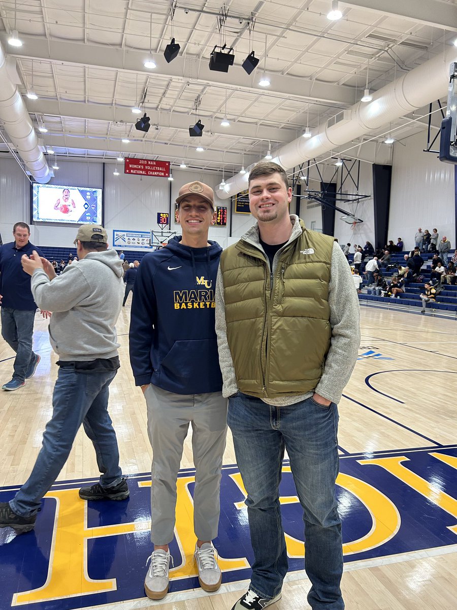 albers35's tweet photo. A little late but feel it’s an important message, college sports don’t always go the way you plan but each step teaches you something and happens for a reason. Honored to come back and watch a game with my roommate and now life long friend @cartertaylor07 Embrace your story🤷🏻 https://t.co/c7dmMrGc0v