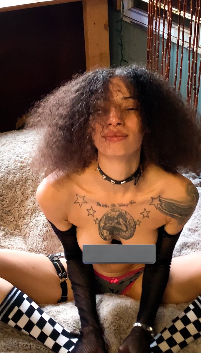 MissPolyaCinci's tweet photo. Make my night 🫣 sub 2 my OF for $5. See me Dom a pay pig, mentor a few women, see me explore being a true cum slut & watch me as I discover all the darkest kinks I’ve yet to explore! https://t.co/qAXtdhbr2o 🥰💜 #cashapp #switch #bdsm #kink #whore #swtrain #sexwork #sexwork https://t.co/vTUElwJVAS