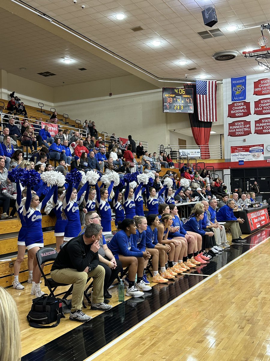 AmySwiThomas's tweet photo. Way to play hard and way to play united! #gochargers @carrollchargers https://t.co/tjJi2olDIV