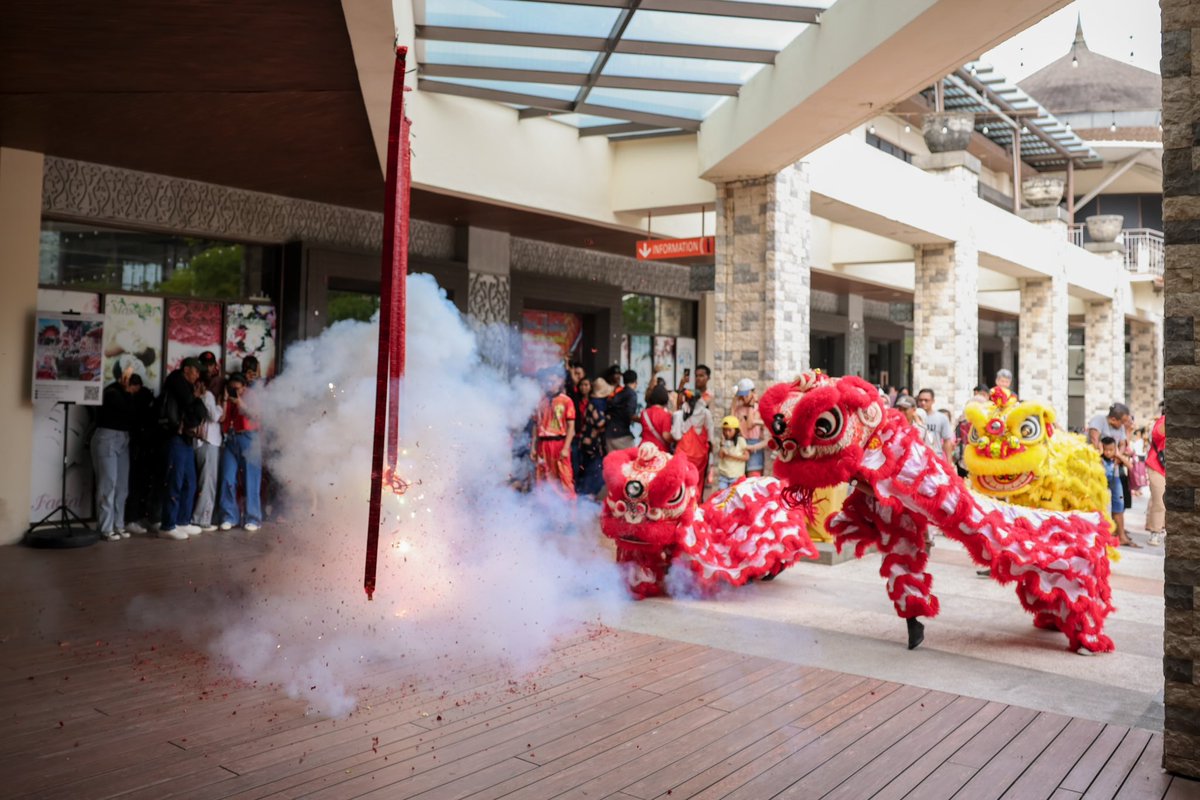 BintanResorts's tweet photo. Rewind just about a week ago to Lagoi Bay euphoria of Chinese New Year 2023! Packed with live shows, food stalls, and giveaways, we surely made one memorable celebration in this joyous rabbit year!
.
.
#bintanresorts #lagoibay #cny2023 #chinesenewyear #yearofrabbit https://t.co/NdZgl0WfMJ