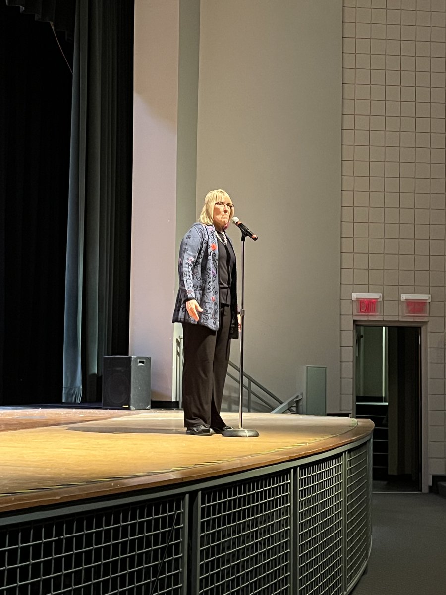 DublinSells's tweet photo. The sixth grade Sells choir combined with Indian Run’s fifth graders for a spectacular concert this evening. This was Mrs. Chesser's last concert with the sixth grade students before she retires in February. #RockPride #BetterTogetherDCS #AmazingLegacy https://t.co/MlqgsjJzgN