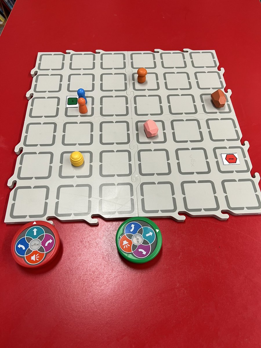Tracyyyy8's tweet photo. Students worked together with @misscini1 to code the vex and robots using concurrent coding! So much fun! @SelwynTdsb https://t.co/HtTJFVgGMg