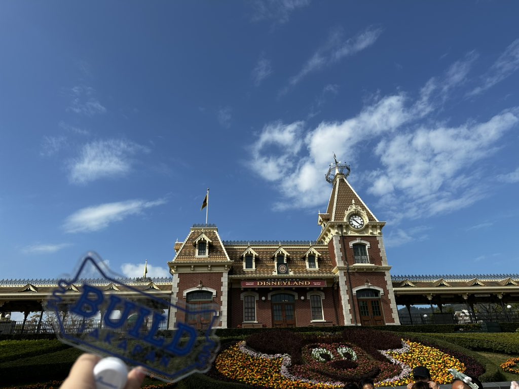 AlinAugs's tweet photo. HK Disney with my Bew 

💙 @Buildbuilddd #BuildJakapan #BeyourluvexBuild #Beyourluve #BuildTheShowStar #makeitaBuildday https://t.co/L8qyjWyGSp