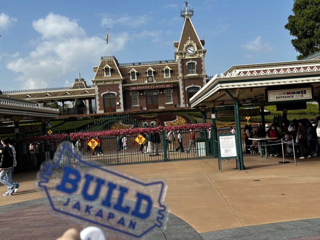 AlinAugs's tweet photo. HK Disney with my Bew 

💙 @Buildbuilddd #BuildJakapan #BeyourluvexBuild #Beyourluve #BuildTheShowStar #makeitaBuildday https://t.co/L8qyjWyGSp