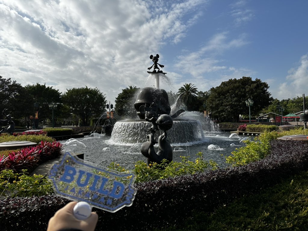 AlinAugs's tweet photo. HK Disney with my Bew 

💙 @Buildbuilddd #BuildJakapan #BeyourluvexBuild #Beyourluve #BuildTheShowStar #makeitaBuildday https://t.co/L8qyjWyGSp