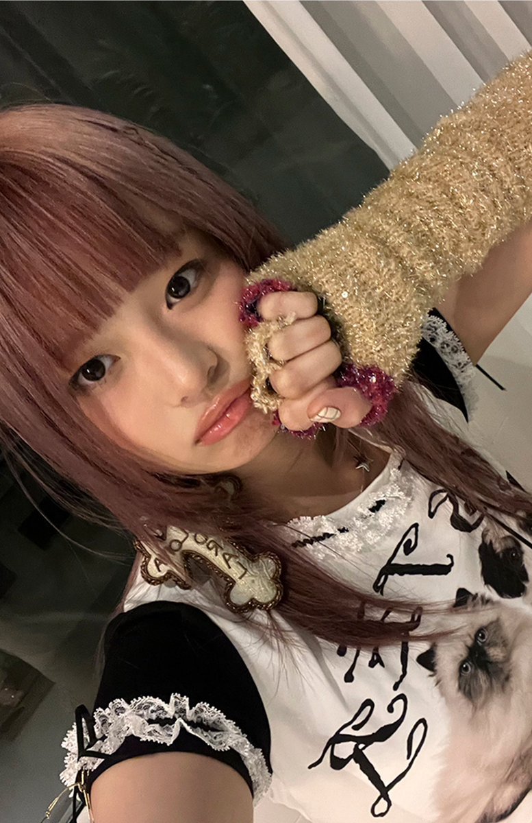 kookylandia's tweet photo. necesito estas photocards una banda https://t.co/6dAqyBufH7