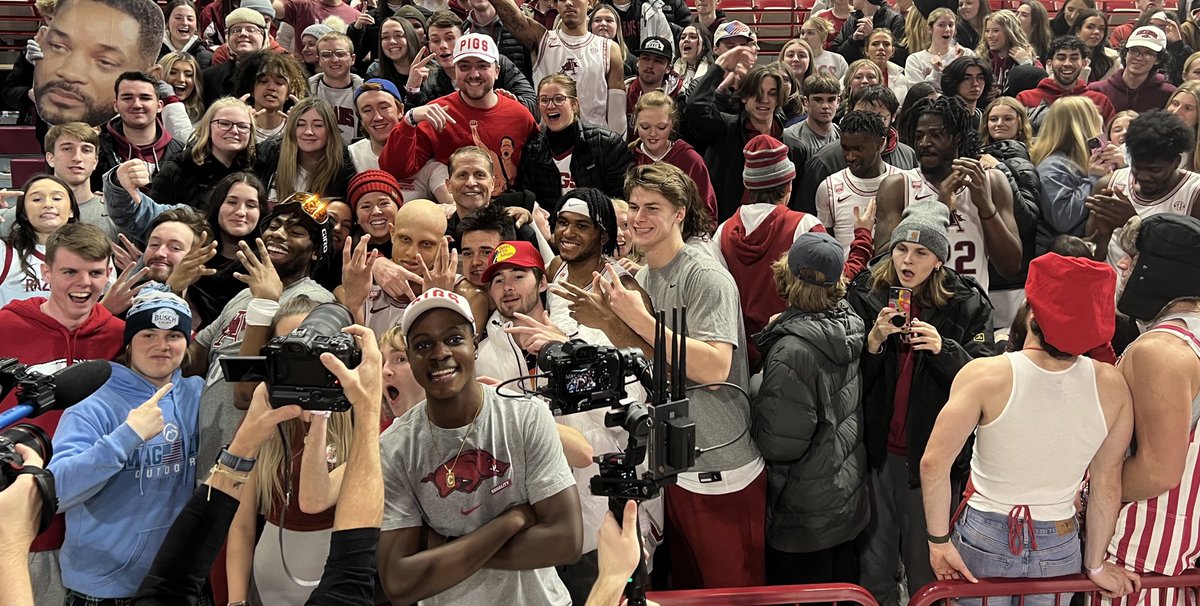 STUDENTS BROUGHT THE ENERGY TONIGHT! THANK YOU <a href="/RazorbackTrough/">The Trough 🐗🗣</a> 🔥🔥🔥