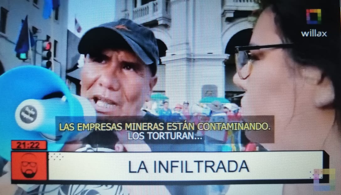 KikeBravoPrado's tweet photo. "La infiltrada" @claudiatoro demuestra, disfrazada de "Periodista alternativa" cómo los que marchan solo repiten lo que tu quieres: manipulación en masa
Se demuestra además que los que marchan son, lamentablemente, unos ignorantes 
¡Buena Carolina Marín!
Al aire en @willaxtv https://t.co/GSiZUX7H6r