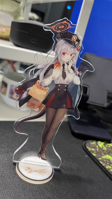 アトレブルアカ美食アクスタ。オフセット印刷の綺麗なやつ。かわいい 