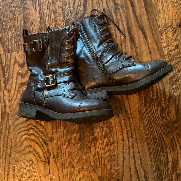 sabrinagafken's tweet photo. So good I had to share! Check out all the items I'm loving on @Poshmarkapp #poshmark #fashion #style #shopmycloset #primark #arizonajeancompany: https://t.co/CWOZilFCA3 https://t.co/8FK8YLcmKZ